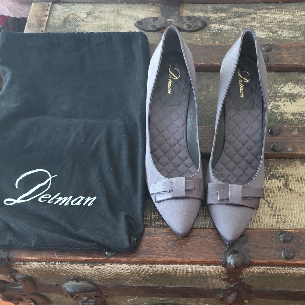Delman Elegant Gray Bow Heels
